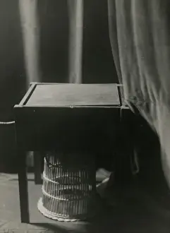 Poise Prints: Photograph of electrical counter-poise table for taking auto