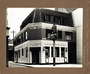 Fulham Prints: Photograph of Fulham Bridge Tavern, Knightsbridge, London