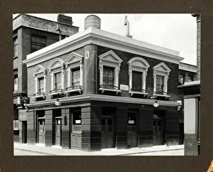 Photograph of General Havelock PH, London Fields, London