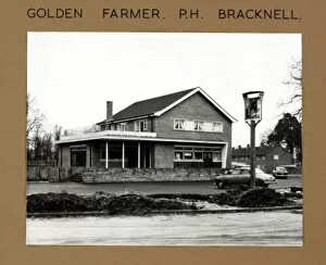 1961 Collection: Photograph of Golden Farmer PH, Bracknell, Berkshire