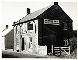 Chard Prints: Photograph of Golden Fleece PH, Chard, Somerset