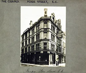 Photograph of Grapes PH, Barbican, London