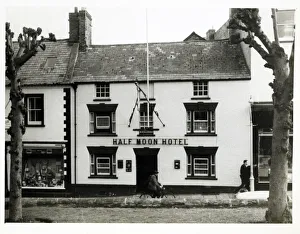 Yeovil Prints: Photograph of Half Moon PH, Yeovil, Somerset