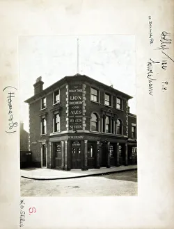 Lewisham Prints: Photograph of Holly Tree PH, Lewisham, London