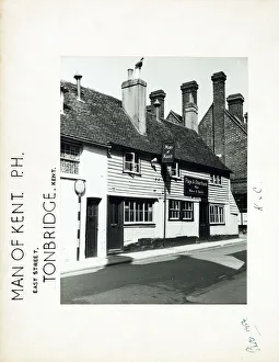 Tonbridge Prints: Photograph of Man Of Kent PH, Tonbridge, Kent