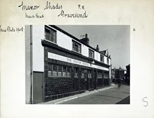 Gravesend Prints: Photograph of Manor Shades PH, Gravesend, Kent