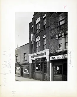 Hoxton Prints: Photograph of Prince Of Wales PH, Hoxton Street, London