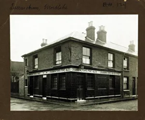 Photograph of Queens Arms, Mortlake, London