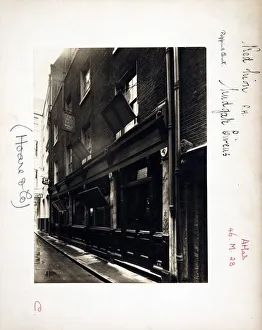 Ludgate Prints: Photograph of Red Lion PH, Ludgate Circus, London