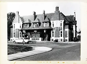 Wenlock Prints: Photograph of Salisbury Arms, Winchmore Hill, London