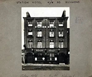 Richmond Prints: Photograph of Station Hotel, Richmond, Greater London