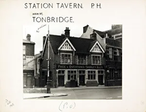 Tonbridge Prints: Photograph of Station Tavern, Tonbridge, Kent