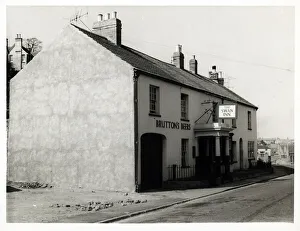 Yeovil Prints: Photograph of Swan Inn, Yeovil, Somerset