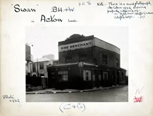 Acton Collection: Photograph of Swan PH, Acton, London