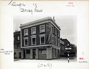 Holloway Prints: Photograph of Tollington PH, Holloway, London