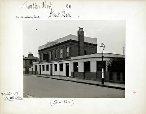 Brothers Collection: Photograph of Travellers Rest PH, Forest Gate, London