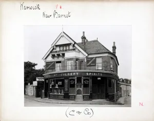Barnet Prints: Photograph of Warwick PH, New Barnet, Greater London