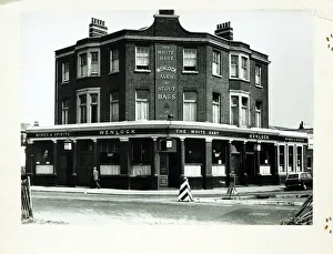Tottenham Prints: Photograph of White Hart PH, Tottenham Hale, London