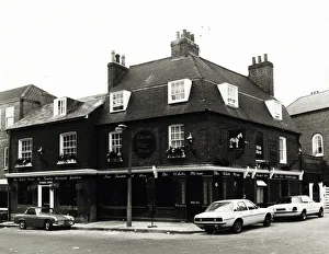 Photograph of White Horse PH, Brentford, Greater London