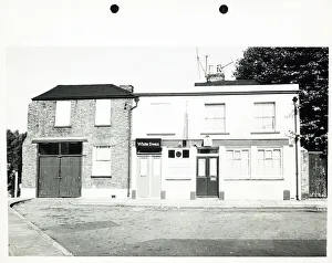 Chiswick Prints: Photograph of White Swan PH, Chiswick, London