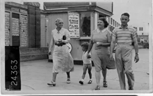 Wentworth Postcard Collection Gallery: Photographic Booth