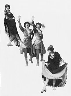 Images Dated 3rd July 2015: Three photographs of the Dolly Sisters, 1912