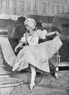 Phyllis Prints: Phyllis Bedells in the Versailles sceve at the Alhambra