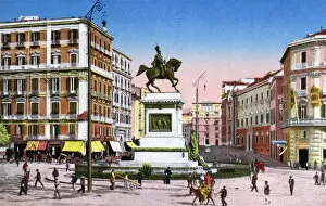 Images Dated 31st October 2018: Piazza del Municipio with equestrian statue, Naples, Italy