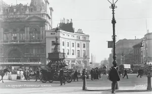 Reflecting Prints: Piccadilly Circus