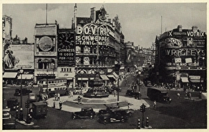 Images Dated 23rd December 2015: Piccadilly Circus, London