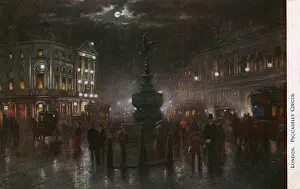 Piccadilly Circus, London - A dark and wet (yet busy) scene