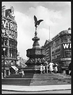 Cupid Gallery: Piccadilly / Eros 1950S