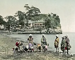 Honmoku Prints: Picking shells, Honmoku, Japan