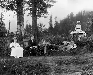 Picnic Prints: Picnic with servant, India