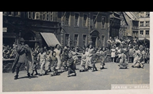 Hameln Gallery: Pied Piper and children, Hamelin (Hameln), Germany