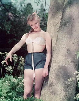 Leans Gallery: Pin-Up in Blue Shorts