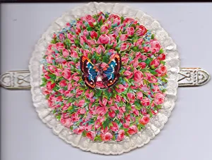 Images Dated 19th June 2018: Pink roses on a circular greetings card