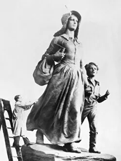 Pioneer Woman Sculpture