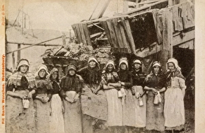 Aprons Gallery: Pit Bank Women / 1904