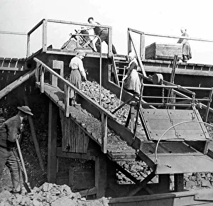 Lasses Prints: Pit lasses working on a scree at an English coal mine