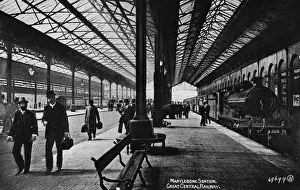 Platforms Prints: Platform scene at Marylebone Station, London