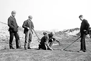 Andrews Prints: Playing golf at St. Andrew, Scotland