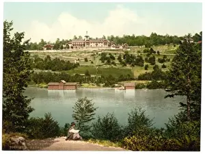 Pletvicerseen (i. e. Plitvice Lakes), tourists rest and hot