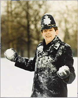 Winter Scenes Gallery: Police Officer in Snow