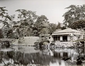 The pond at Hama-rikyūGardens in Chūo, Tokyo