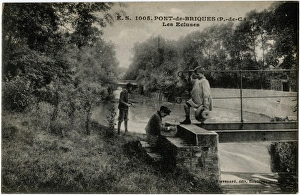 Images Dated 4th April 2016: Pont-de-Briques, France - boys on the canal