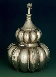 Poporo. Lime container used to carry the lime to