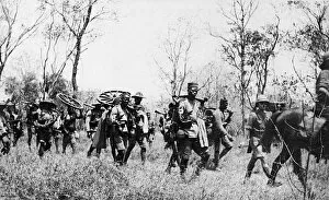 Images Dated 16th June 2016: Porters carrying gun parts, East Africa, WW1