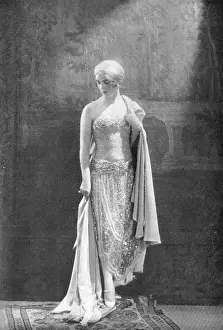 Sonia Prints: A portrait of Alice Cocea (1920-24) who appeared in En Chemyse and Le Singe Jui Parle Date: 1920-1924