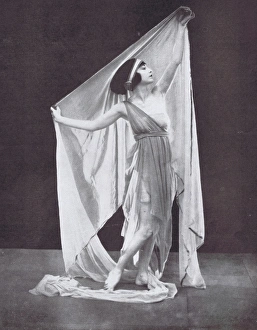 Images Dated 22nd April 2016: Portrait of classical dancer Margaret Loomis